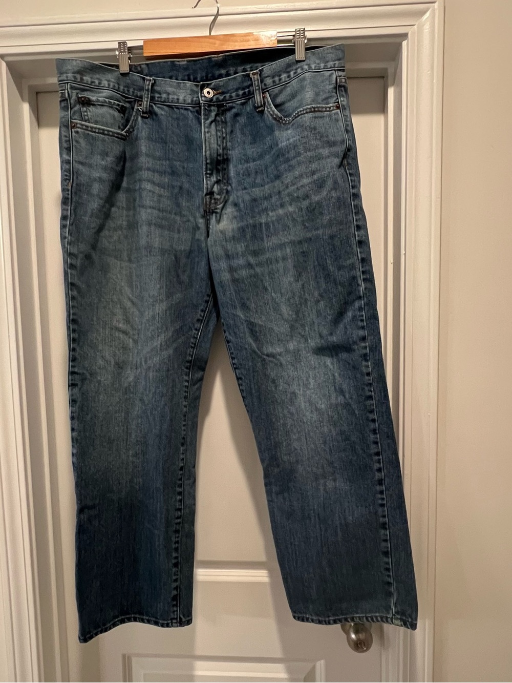 Lucky Brand Men's 38 x 30 Short Inseam Medium Blue Straight-Leg Jeans